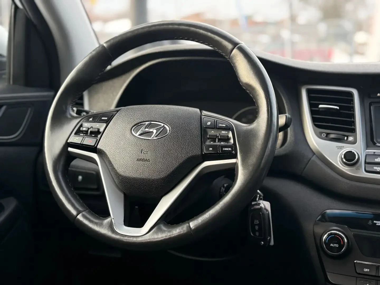Hyundai Tucson SE * AвтоКредит * (ЦЕНА ДО БГ), снимка 8 - Автомобили и джипове - 55138810