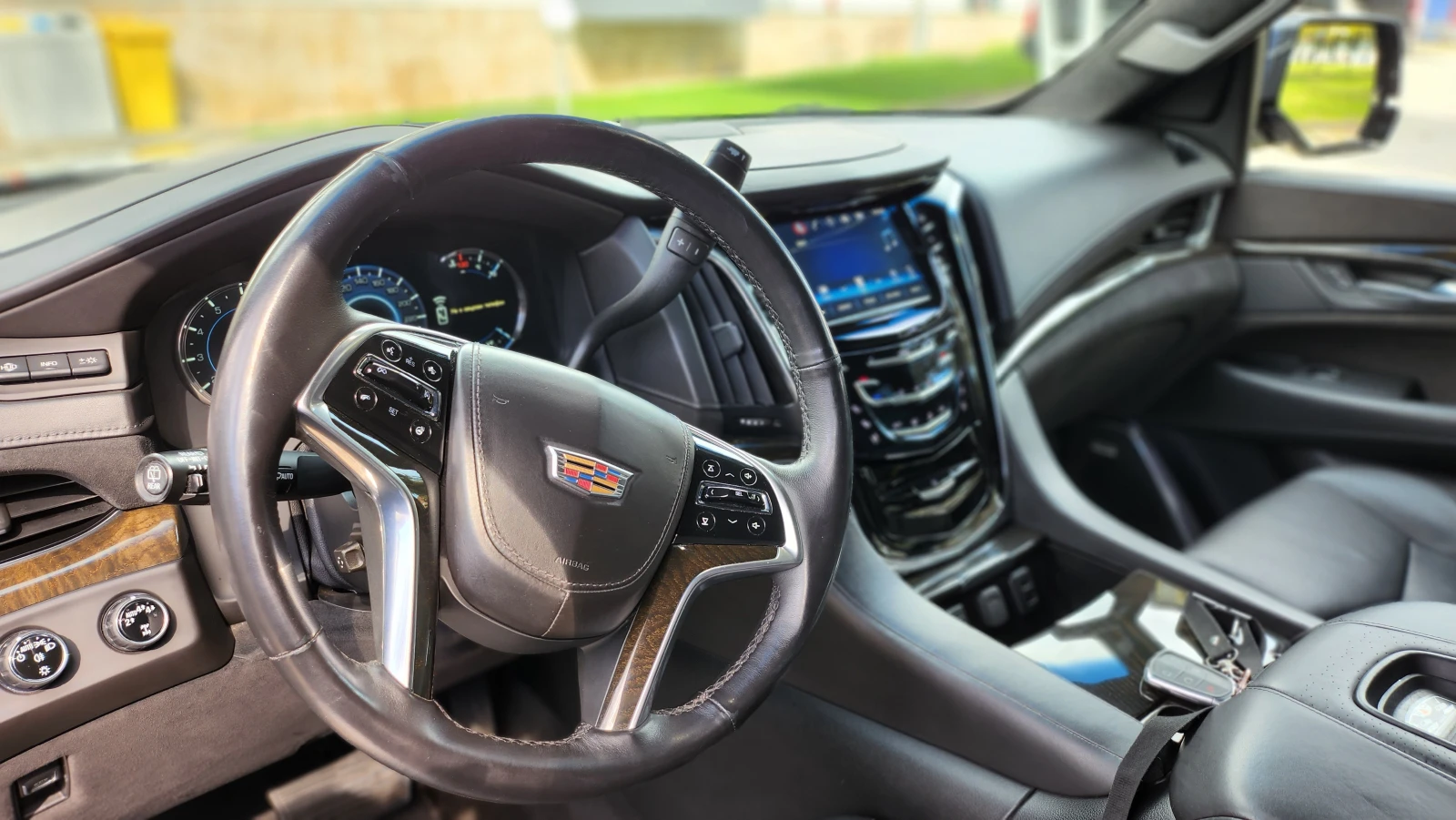 Cadillac Escalade, снимка 8 - Автомобили и джипове - 55307948