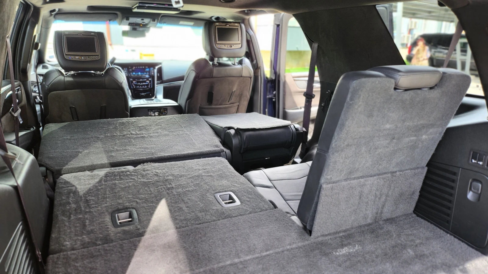 Cadillac Escalade, снимка 17 - Автомобили и джипове - 55307948
