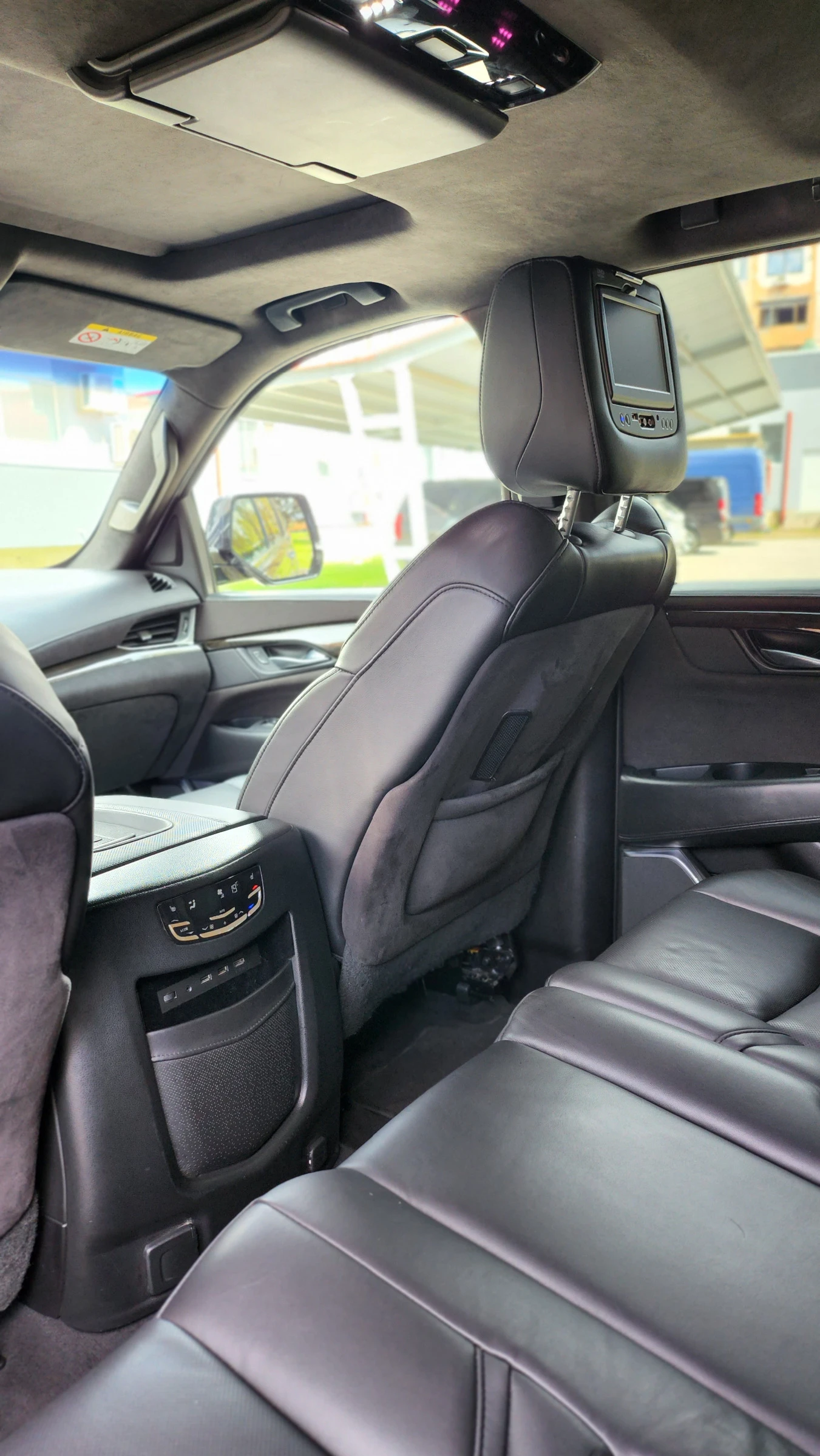 Cadillac Escalade, снимка 12 - Автомобили и джипове - 55307948