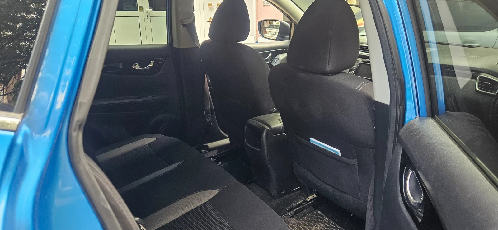 Nissan Qashqai 1.5 CDI, снимка 13 - Автомобили и джипове - 56041577