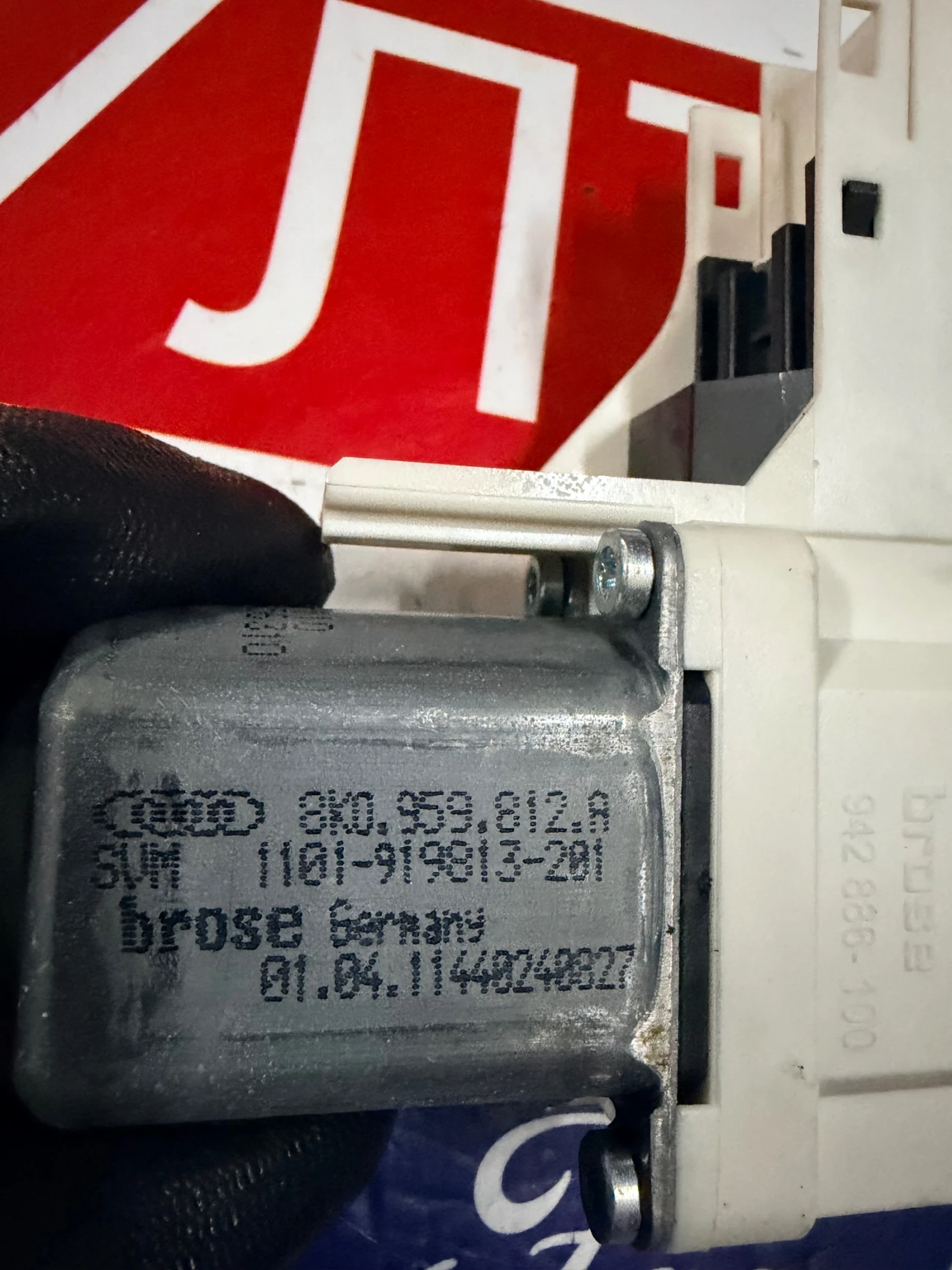 8K0959812A Моторче ел. стъкло задня дясна врата AUDI A4 B8 8K0.959.812.A , снимка 3 - Части - 53965546