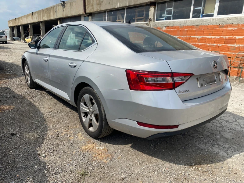 Skoda Superb 1.4tsi, снимка 6 - Автомобили и джипове - 41917506