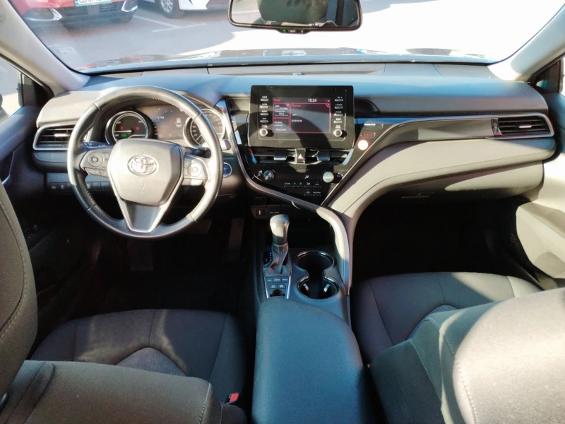 Toyota Camry 2.5 Hybrid Comfort, снимка 8 - Автомобили и джипове - 47877846