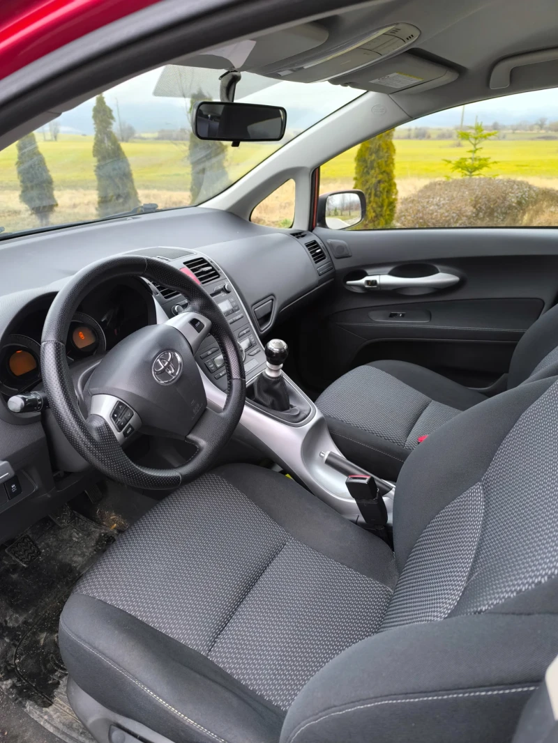 Toyota Auris, снимка 7 - Автомобили и джипове - 53294849