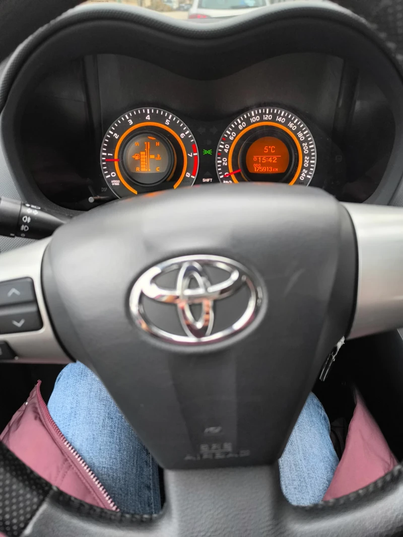 Toyota Auris, снимка 9 - Автомобили и джипове - 53294849