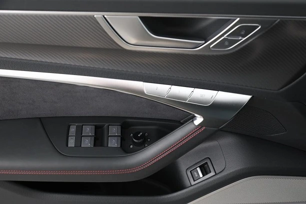 Audi Rs6 Avant Quattro = Black Optic Plus = Гаранция, снимка 6 - Автомобили и джипове - 52727213