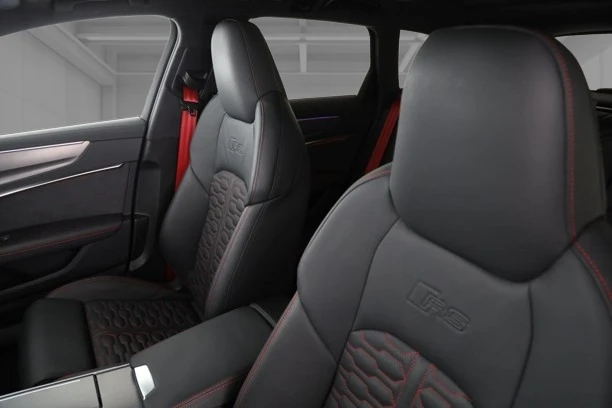 Audi Rs6 Avant Quattro = Black Optic Plus = Гаранция, снимка 7 - Автомобили и джипове - 52727213