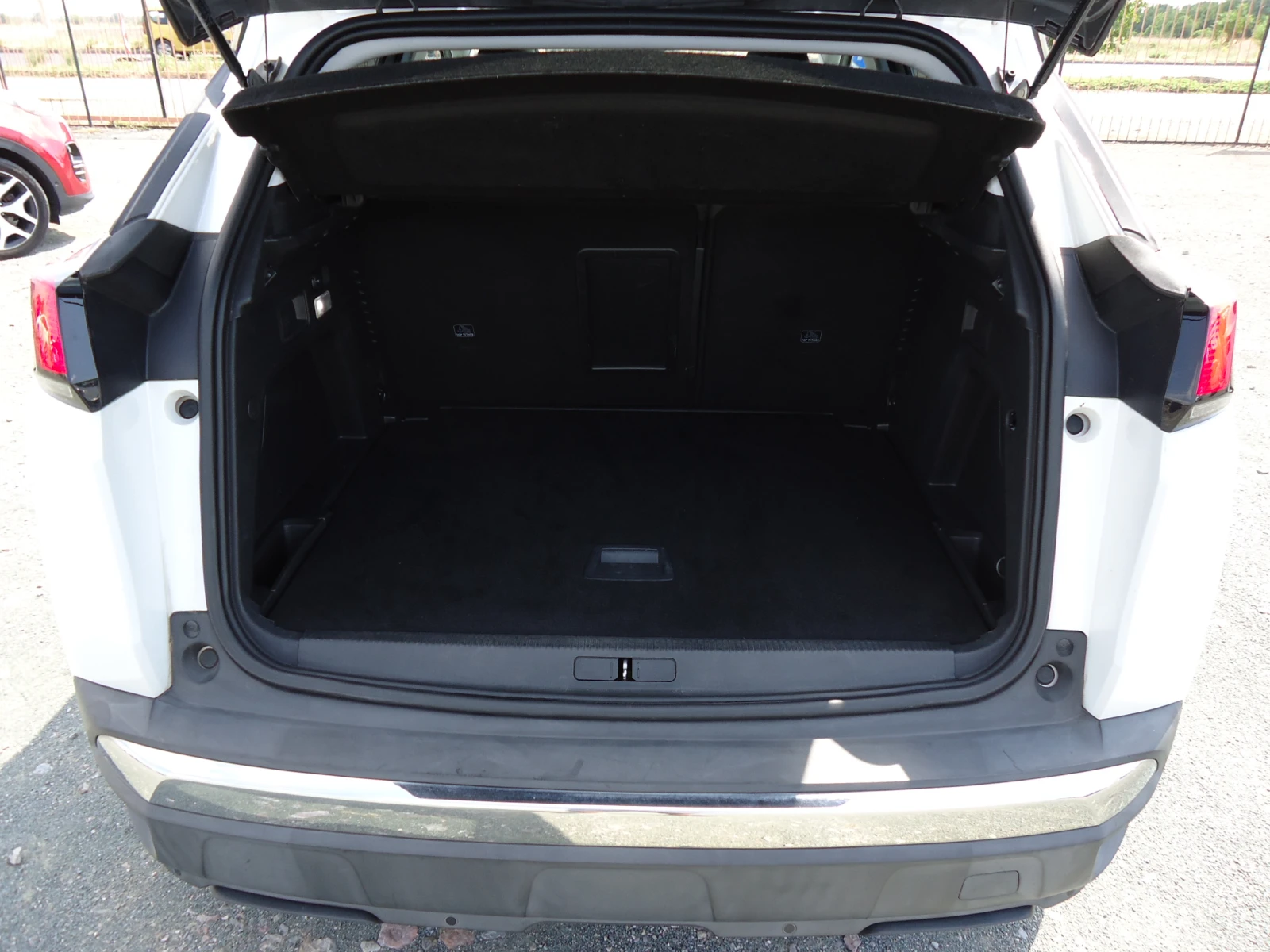 Peugeot 3008 1.2 PureTech Автоматик Панорама - изображение 9