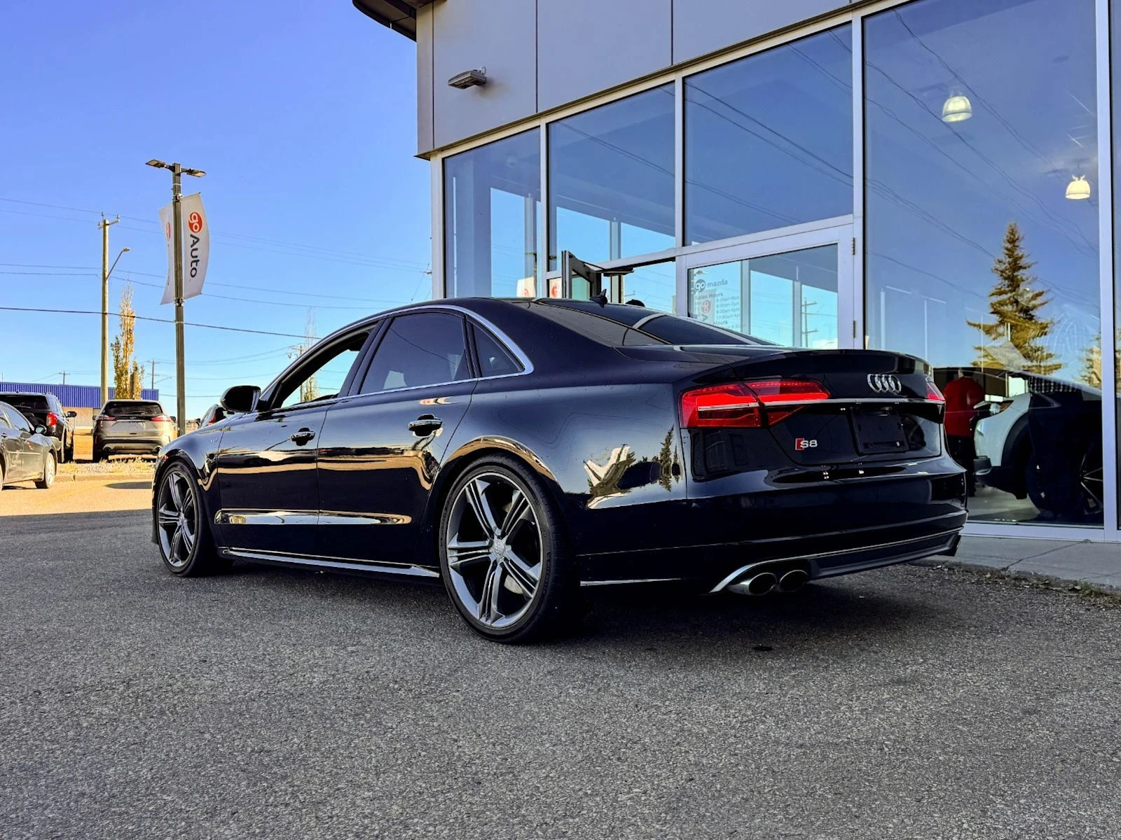 Audi S8 MATRIX* DISTRONIK* МАСАЖ* ОБДУХ* 77 000KM - изображение 6
