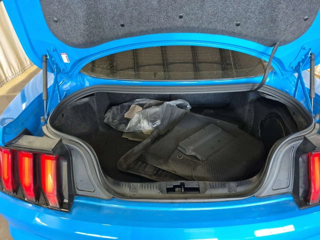 Ford Mustang  GT PREMIUM| AMBIENT| ОБДУХВАНЕ| CARFAX , снимка 9 - Автомобили и джипове - 53826546