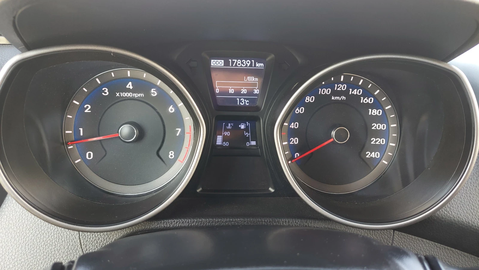 Hyundai I30 1.6i 136кс., снимка 13 - Автомобили и джипове - 54028573