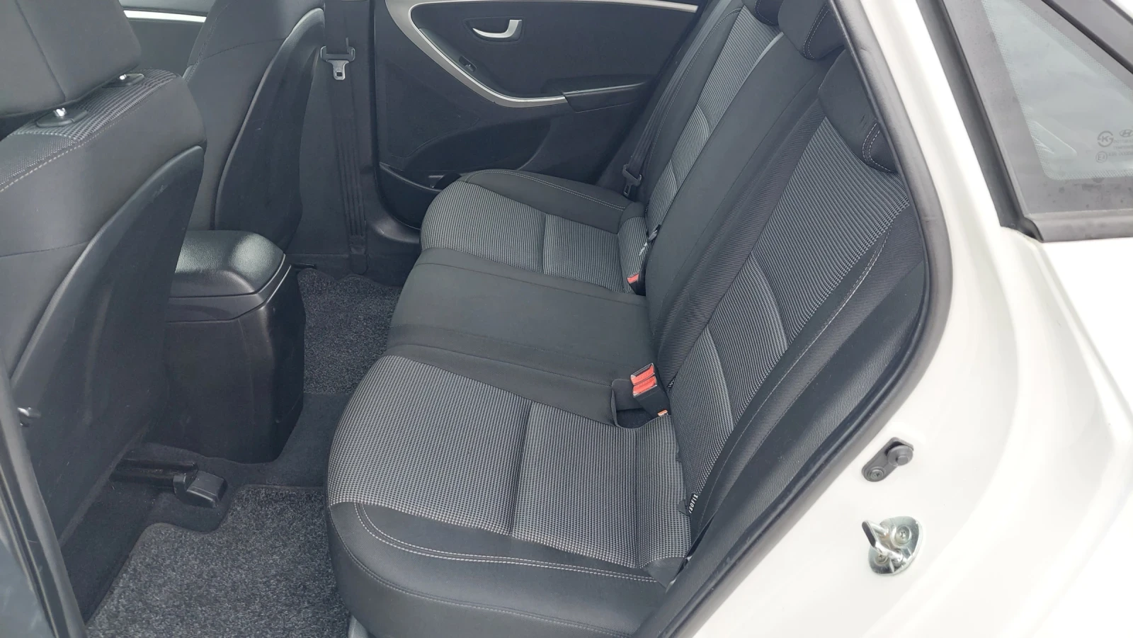 Hyundai I30 1.6i 136кс., снимка 9 - Автомобили и джипове - 54028573