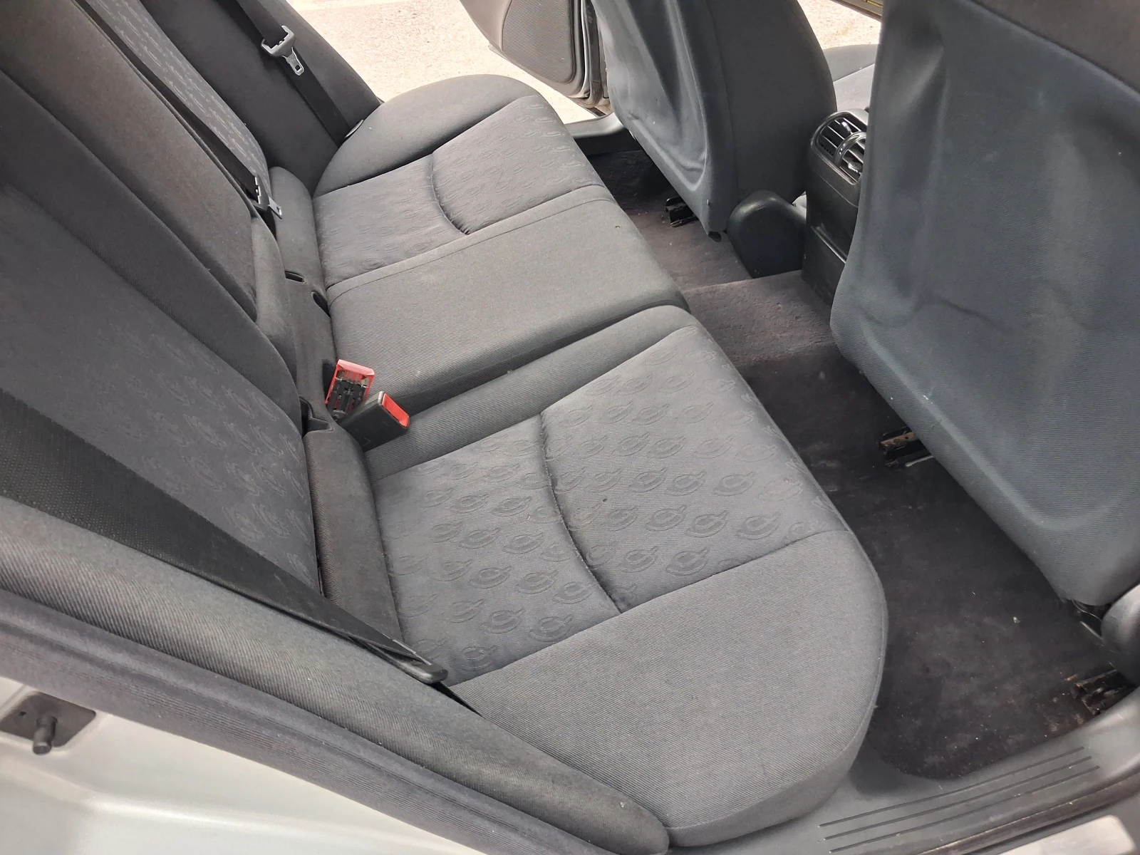Mercedes-Benz C 200 2.0CDI* АВТОМАТ* СЕДАН, снимка 8 - Автомобили и джипове - 54803558