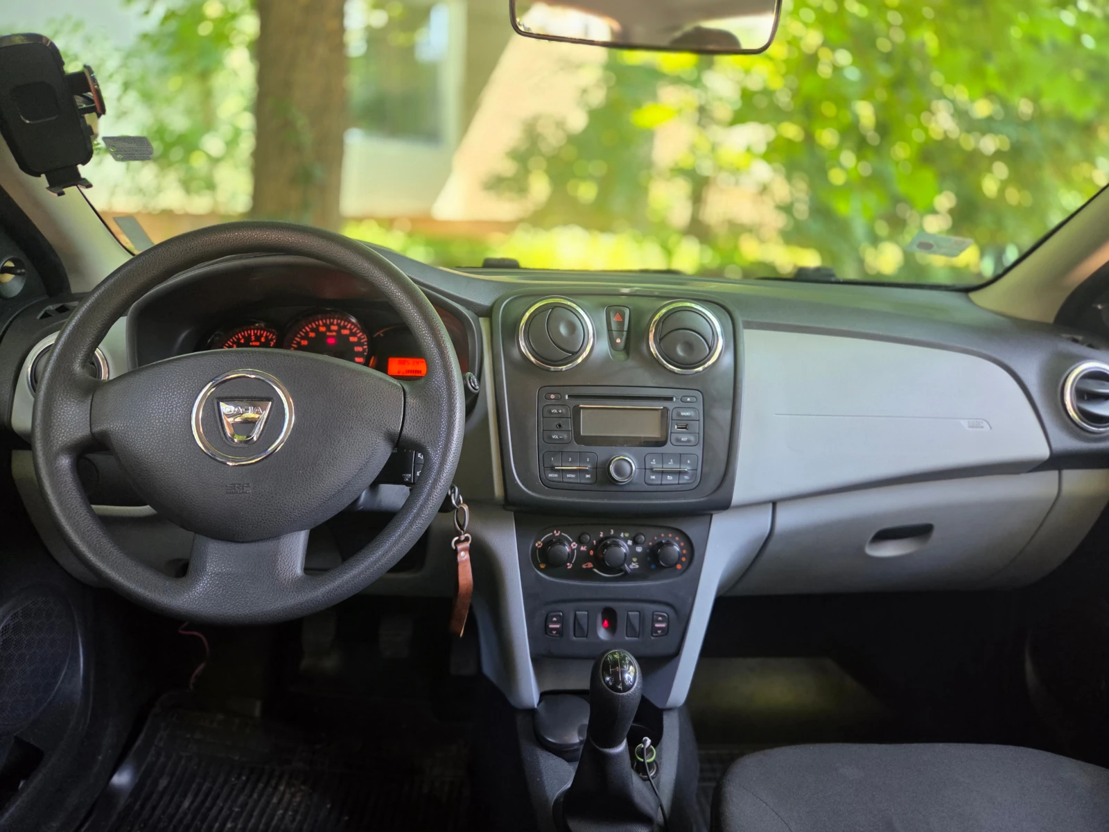 Dacia Logan 1.5 dCi, снимка 14 - Автомобили и джипове - 55057562