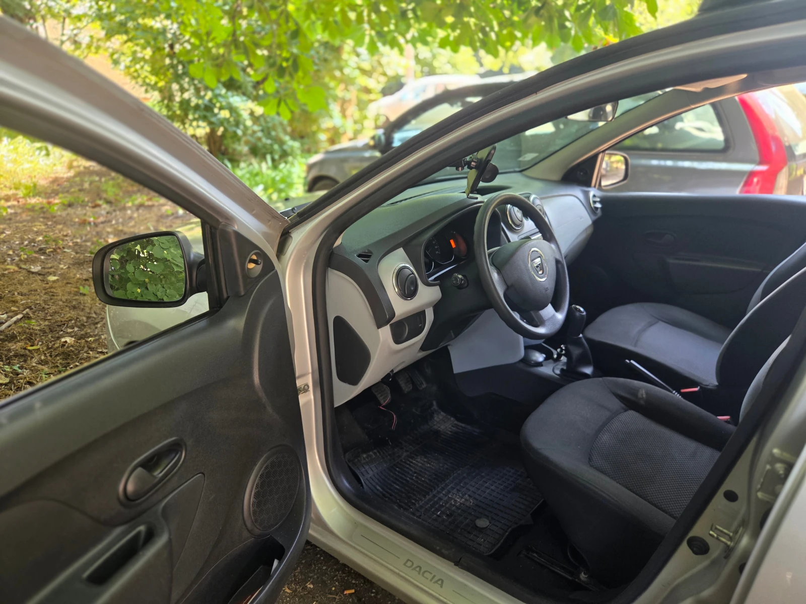 Dacia Logan 1.5 dCi, снимка 12 - Автомобили и джипове - 55057562