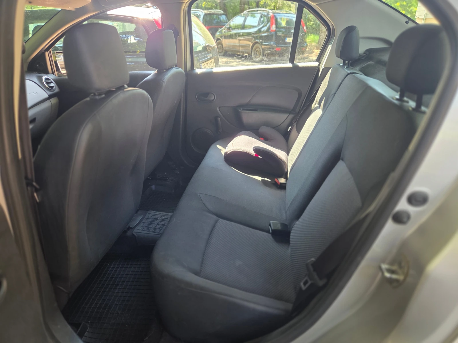 Dacia Logan 1.5 dCi, снимка 11 - Автомобили и джипове - 55057562