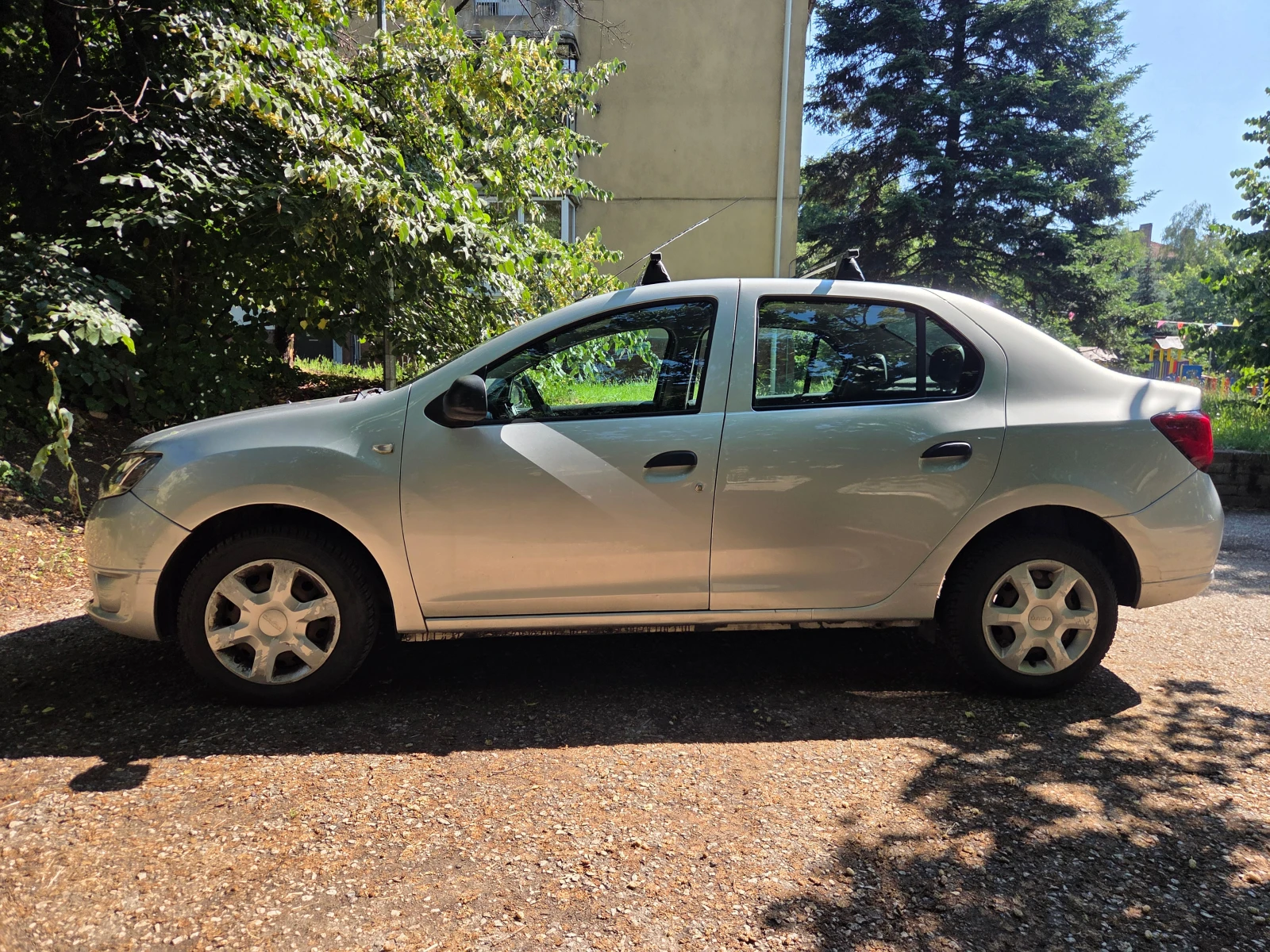 Dacia Logan 1.5 dCi, снимка 4 - Автомобили и джипове - 55057562