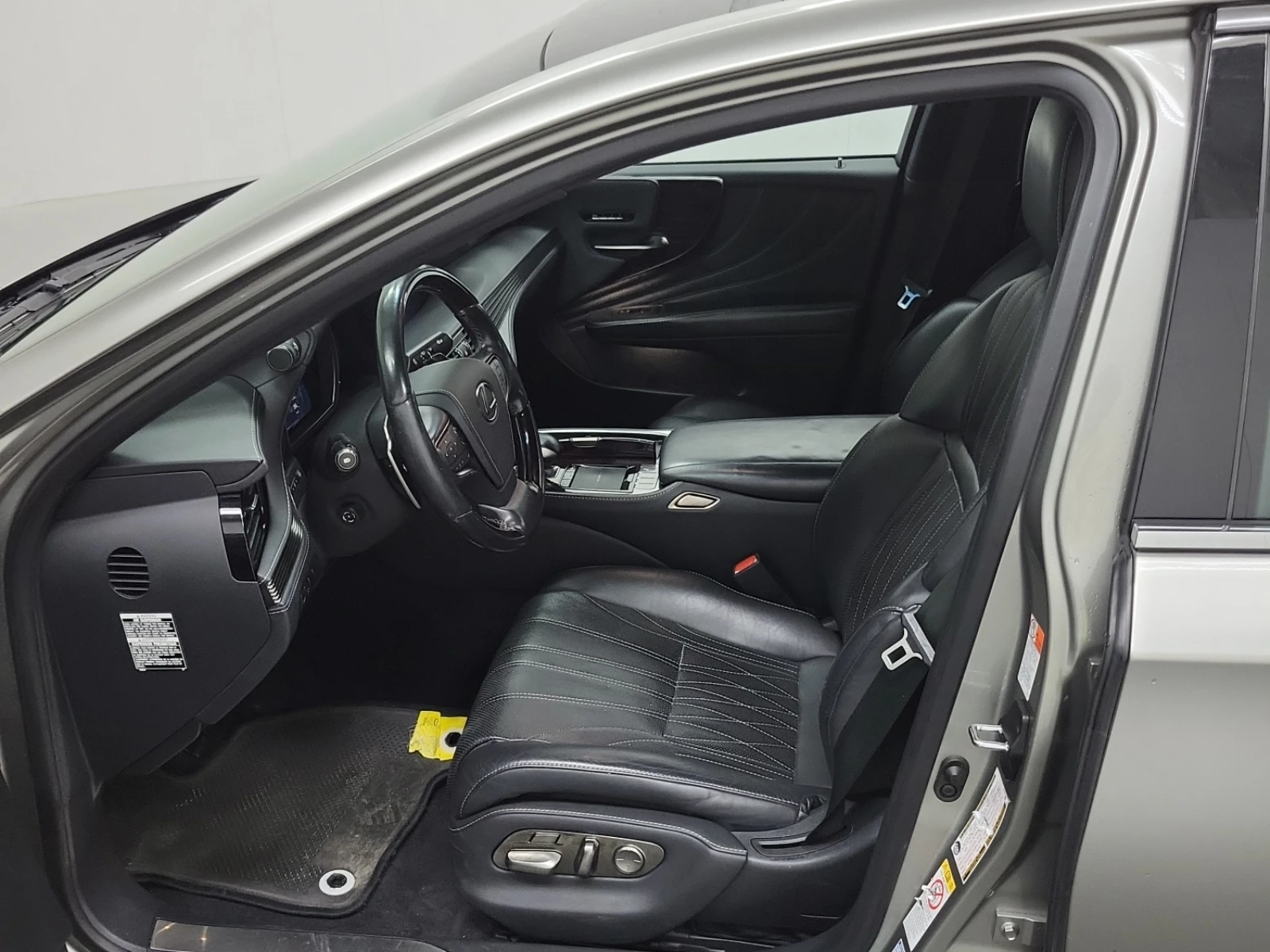Lexus LS 500, снимка 8 - Автомобили и джипове - 55191439