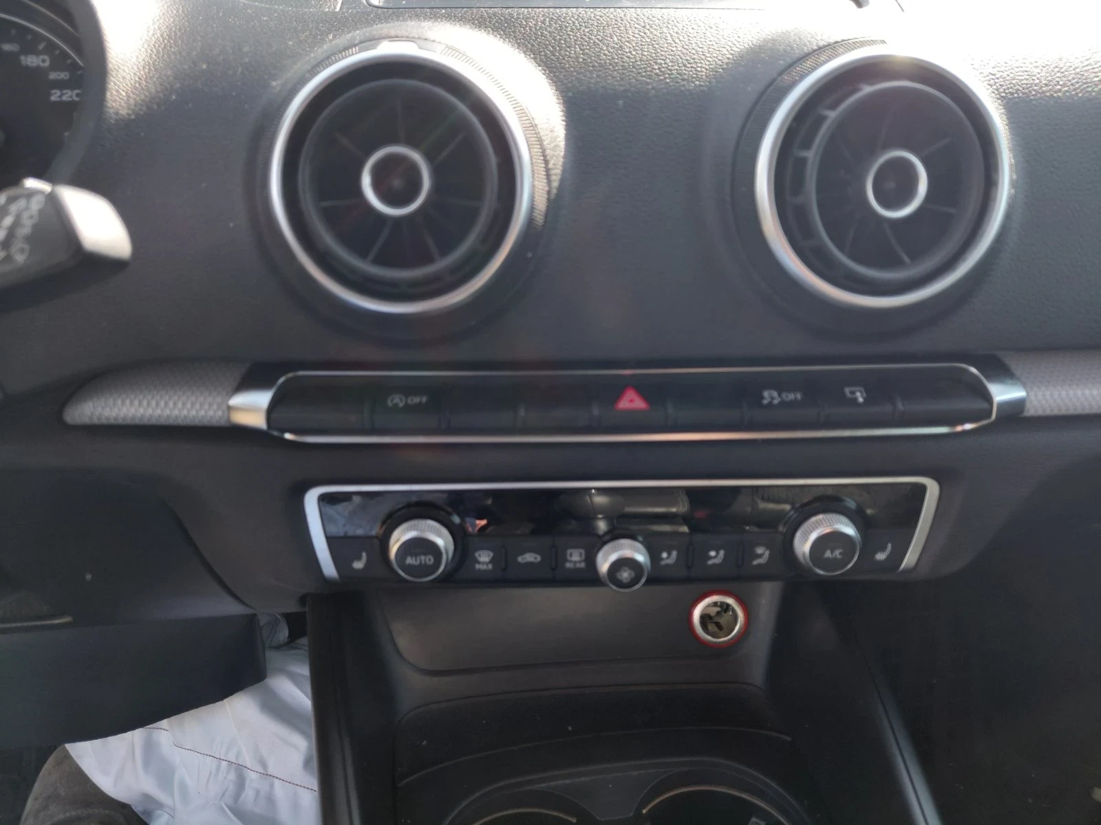 Audi A3 1.6TDI тип мотор  CLH, снимка 11 - Автомобили и джипове - 55585838