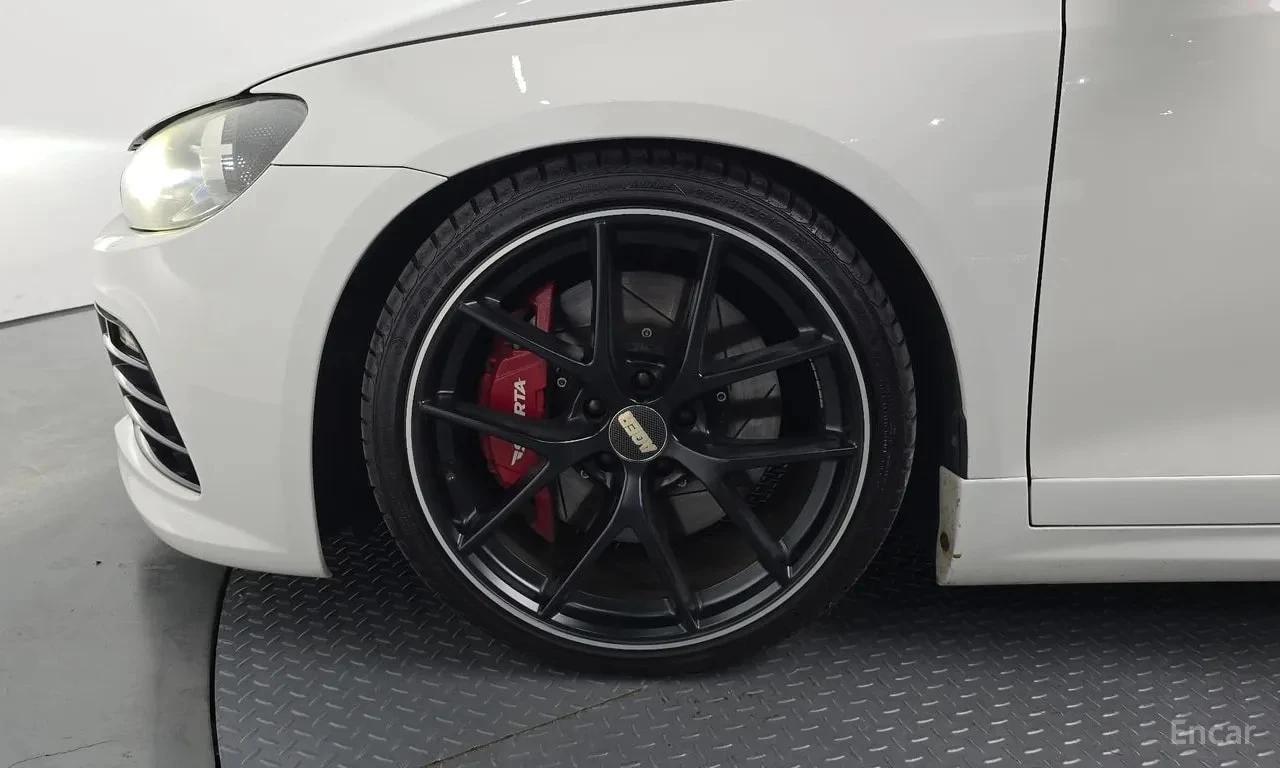 VW Scirocco * 2.0 TSI R * ФИНАНСИРАНЕ, снимка 5 - Автомобили и джипове - 56145683