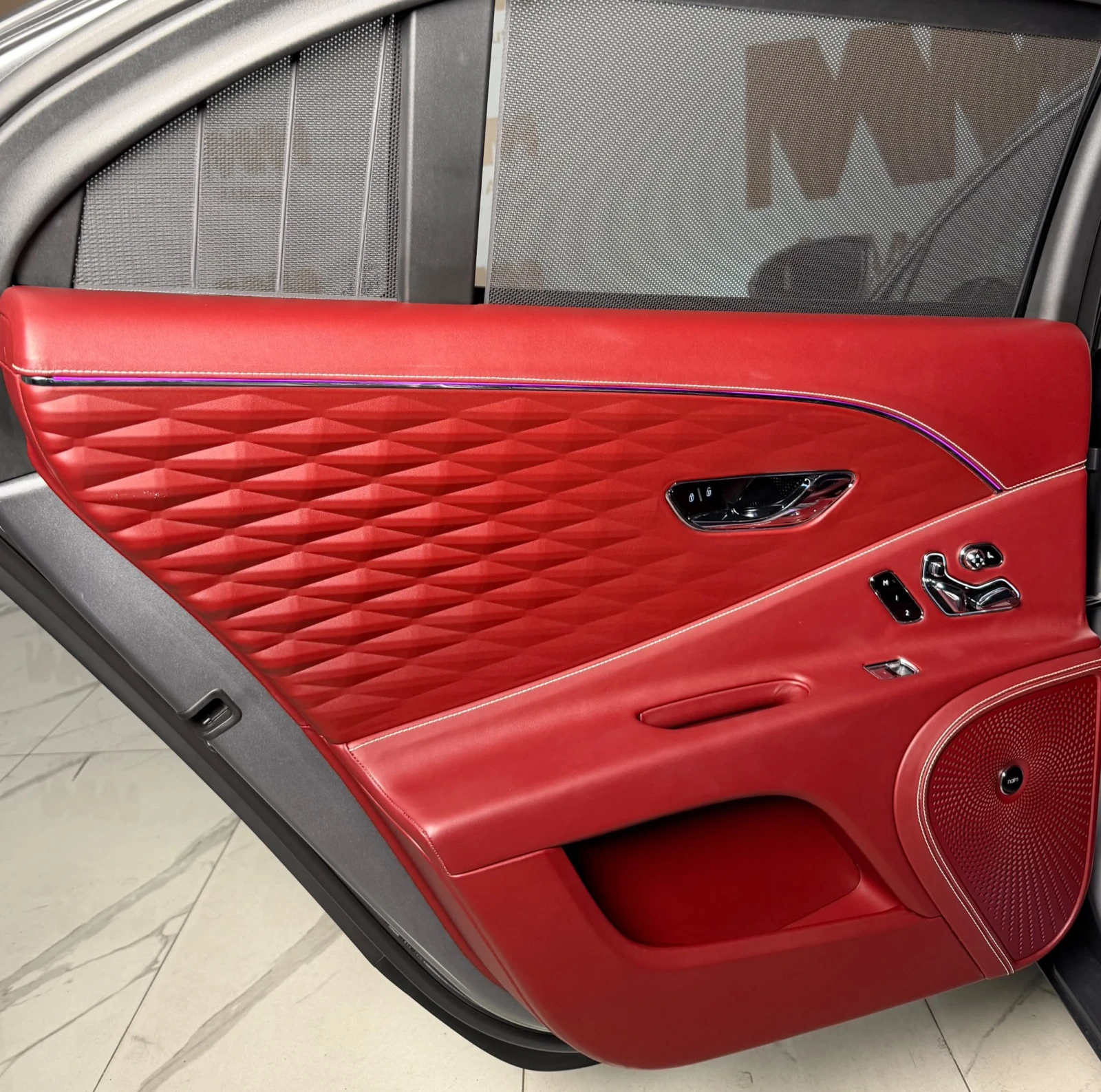 Bentley Flying Spur W12* Massage* Naim* HuD* Pano* Warranty, снимка 12 - Автомобили и джипове - 56166350