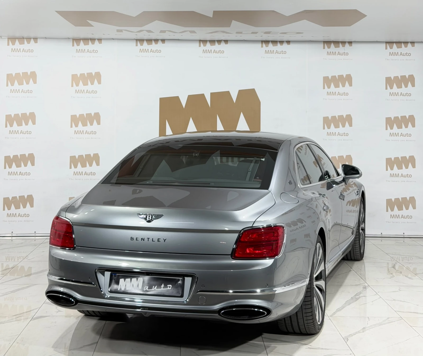 Bentley Flying Spur W12* Massage* Naim* HuD* Pano* Warranty, снимка 3 - Автомобили и джипове - 56166350