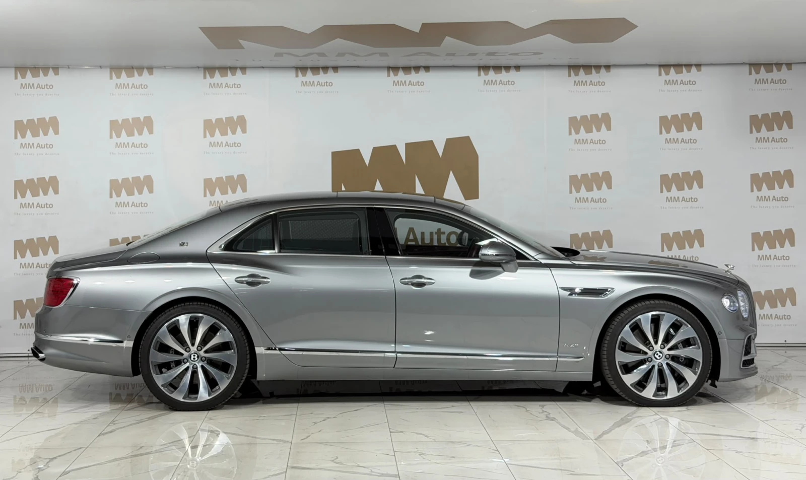 Bentley Flying Spur W12* Massage* Naim* HuD* Pano* Warranty, снимка 2 - Автомобили и джипове - 56166350