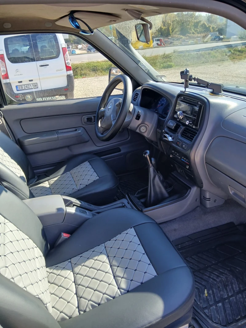 Nissan Navara 2.5, снимка 8 - Автомобили и джипове - 52213898