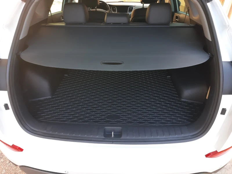 Hyundai Tucson 2.0 GRDI 185 k.c., снимка 12 - Автомобили и джипове - 52488620