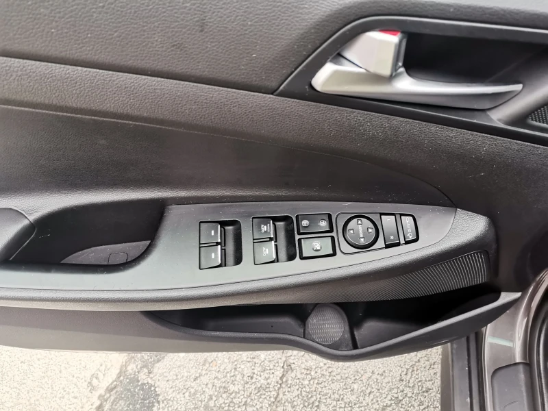 Hyundai Tucson 1.6 CRDI, снимка 13 - Автомобили и джипове - 52838067
