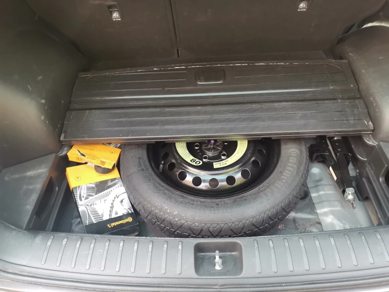 Hyundai Tucson 1.6 CRDI, снимка 10 - Автомобили и джипове - 52838067