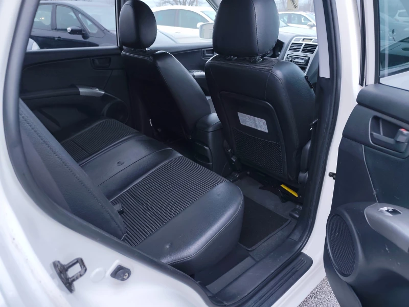 Kia Sportage 2.0i 4x4, снимка 11 - Автомобили и джипове - 53503792