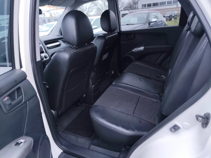 Kia Sportage 2.0i 4x4, снимка 10 - Автомобили и джипове - 53503792