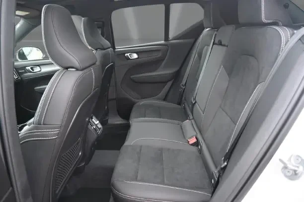 Volvo XC40 B4 = Ultra Dark = Гаранция, снимка 12 - Автомобили и джипове - 53591553