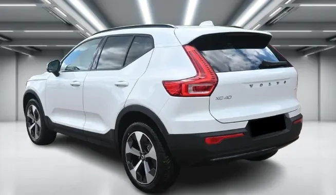 Volvo XC40 B4 = Ultra Dark = Гаранция, снимка 2 - Автомобили и джипове - 53591553