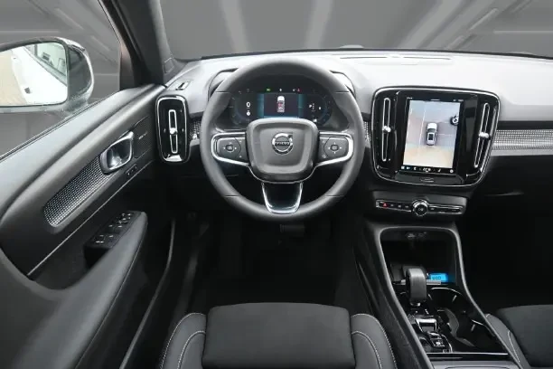 Volvo XC40 B4 = Ultra Dark = Гаранция, снимка 8 - Автомобили и джипове - 53591553