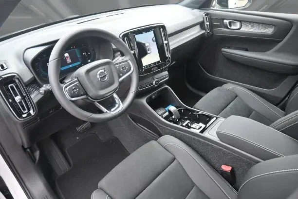 Volvo XC40 B4 = Ultra Dark = Гаранция, снимка 7 - Автомобили и джипове - 53591553