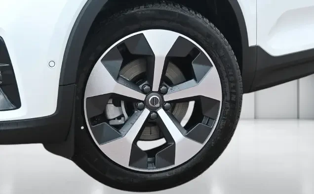 Volvo XC40 B4 = Ultra Dark = Гаранция, снимка 5 - Автомобили и джипове - 53591553