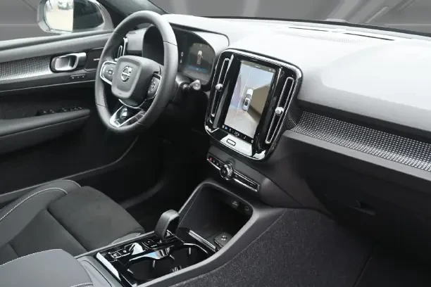 Volvo XC40 B4 = Ultra Dark = Гаранция, снимка 11 - Автомобили и джипове - 53591553