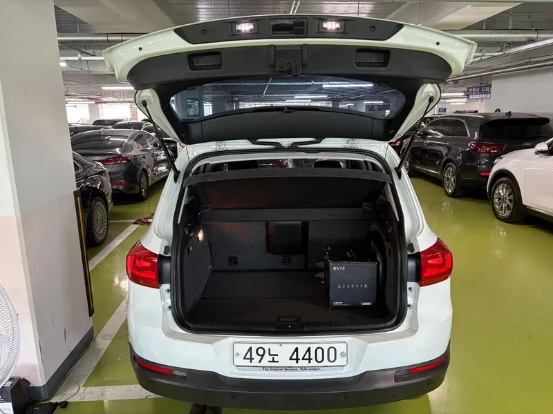VW Tiguan 2.0 Tdi Comfort 5N, снимка 11 - Автомобили и джипове - 56206406