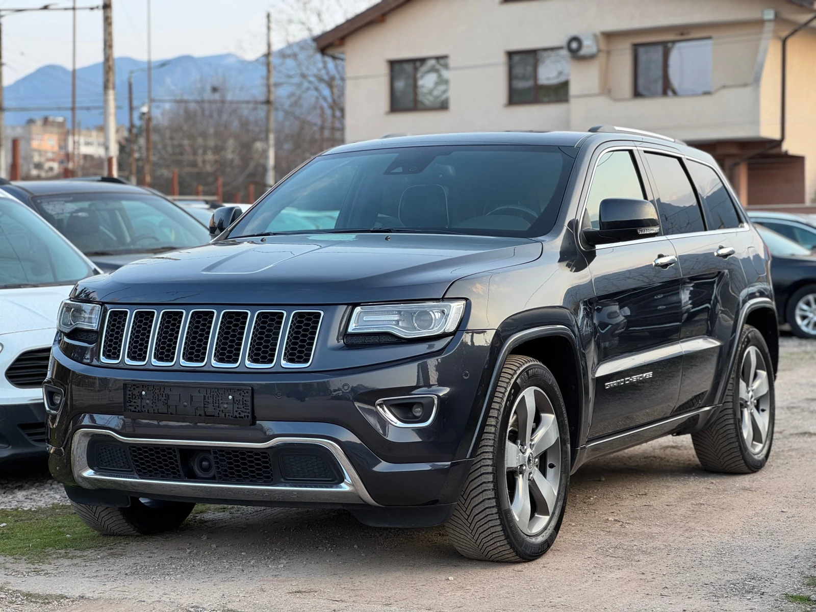 Jeep Grand cherokee 3.Оd* Overland* FaceLift* Panorama* 4x4 - изображение 2