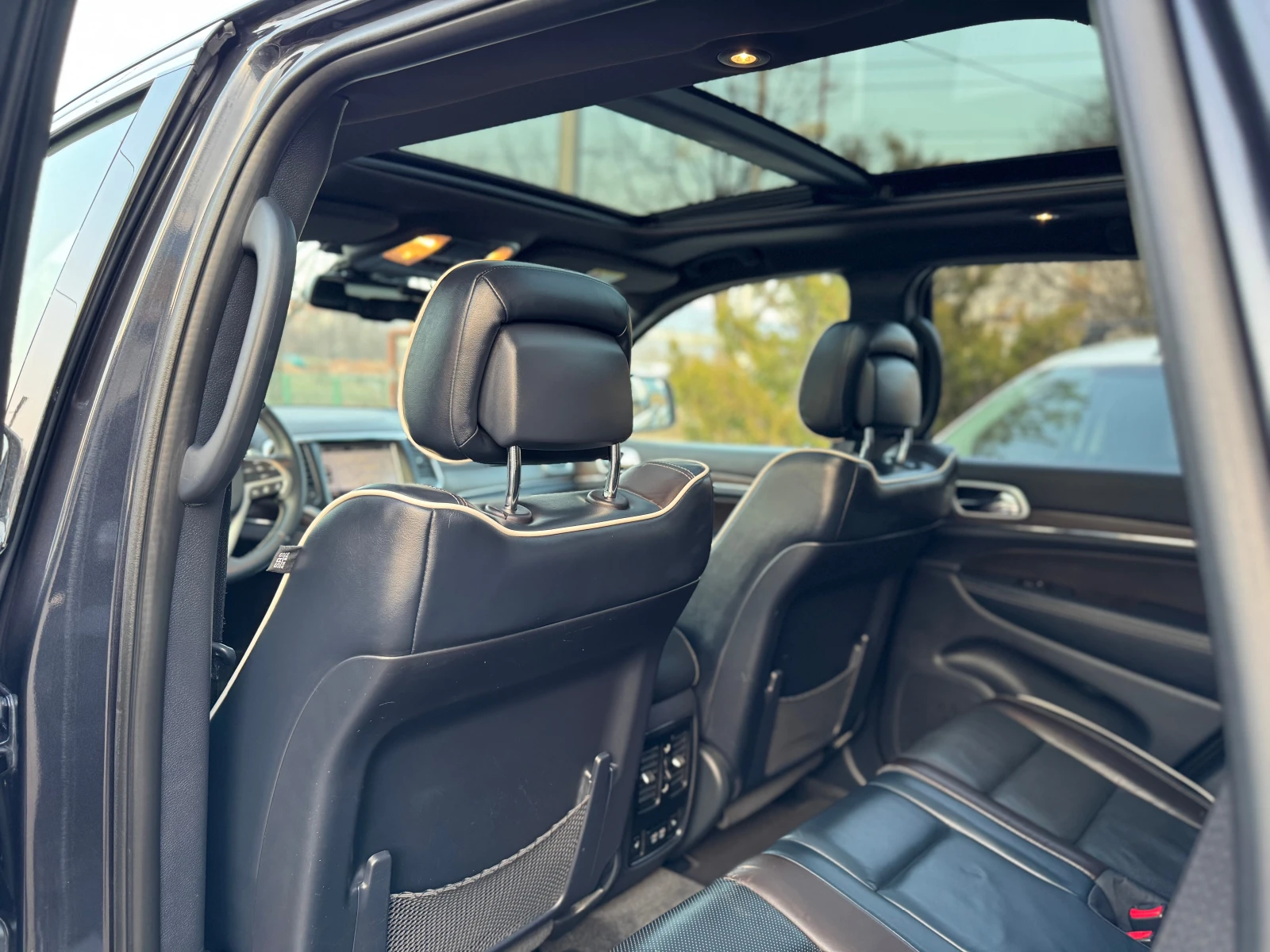 Jeep Grand cherokee 3.Оd* Overland* FaceLift* Panorama* 4x4, снимка 13 - Автомобили и джипове - 53756855