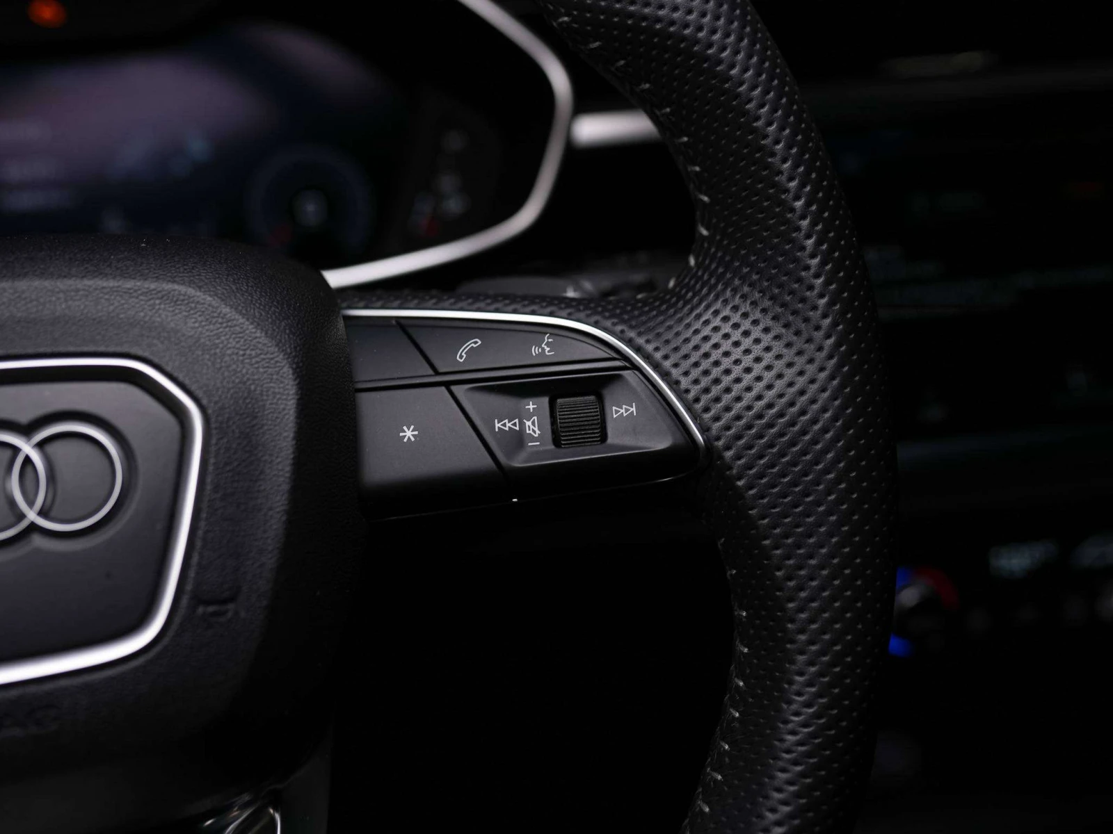 Audi Q3 Sportback TECHNIK | S-LINE | PANO| BLACK OPTICS | ЦЕНА ДО БГ, снимка 11 - Автомобили и джипове - 54857471