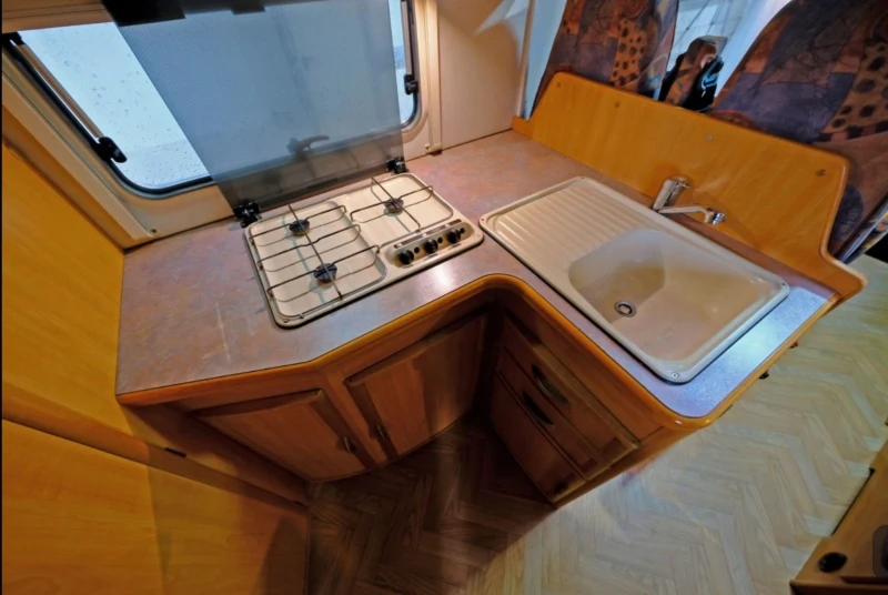 Кемпер LMC А6400, снимка 10 - Каравани и кемпери - 52865931