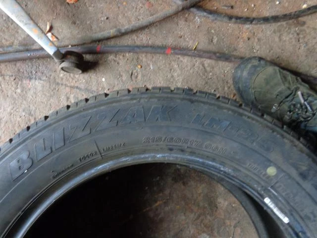 Гуми Зимни 215/60R17, снимка 8 - Гуми и джанти - 19996862