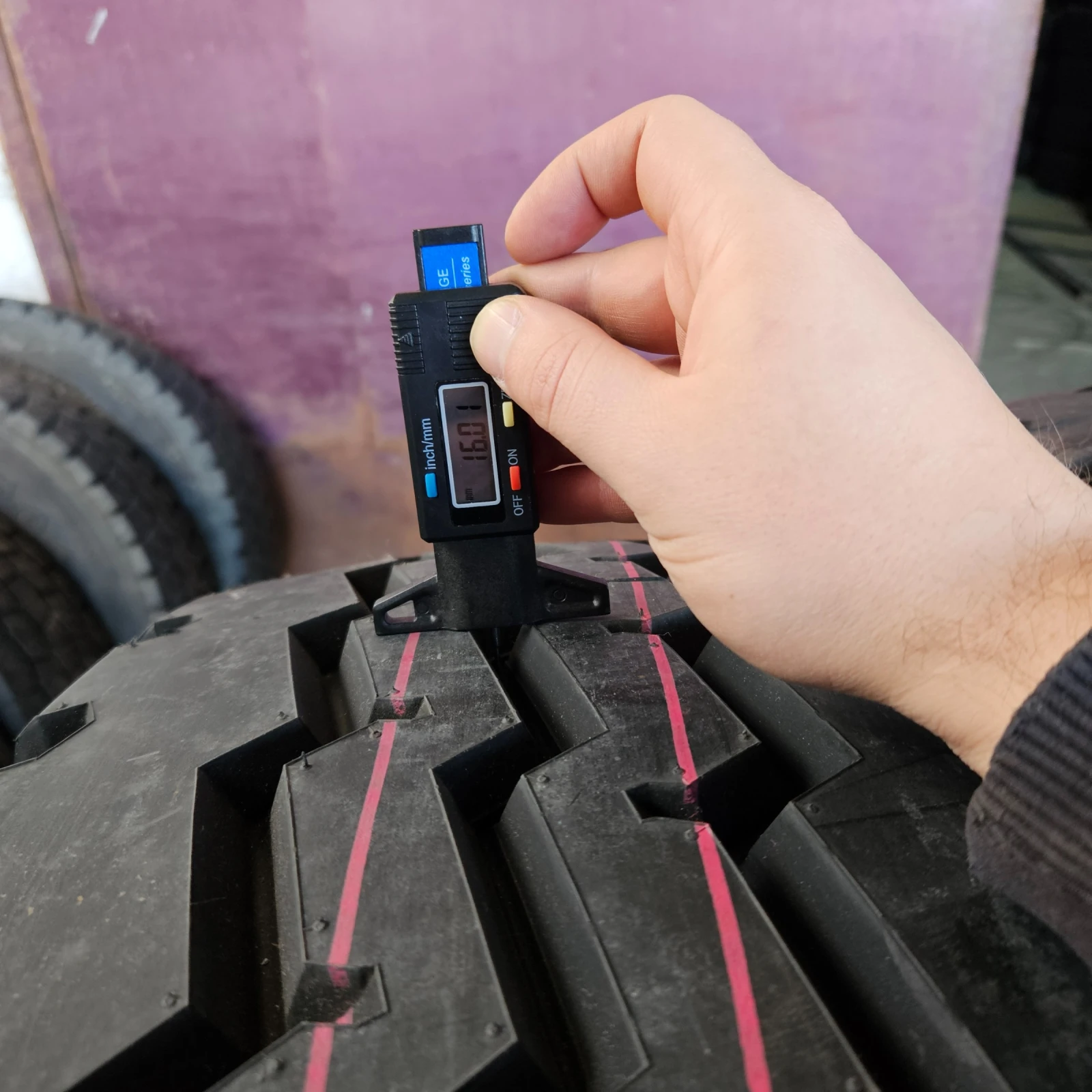 Гуми, снимка 7 - Гуми и джанти - 45864055