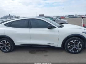 Ford Mustang Mach-E Premium AWD, снимка 13