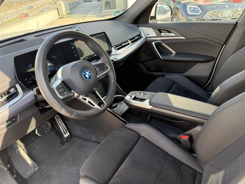 BMW iX1 xDrive30, снимка 6 - Автомобили и джипове - 48772041