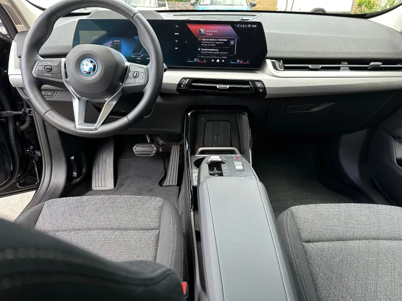 BMW iX1 xDrive30/313HP/M-SPORT/HUD/CAM/NAVI/LED/CPLAY/256g, снимка 11 - Автомобили и джипове - 51579843